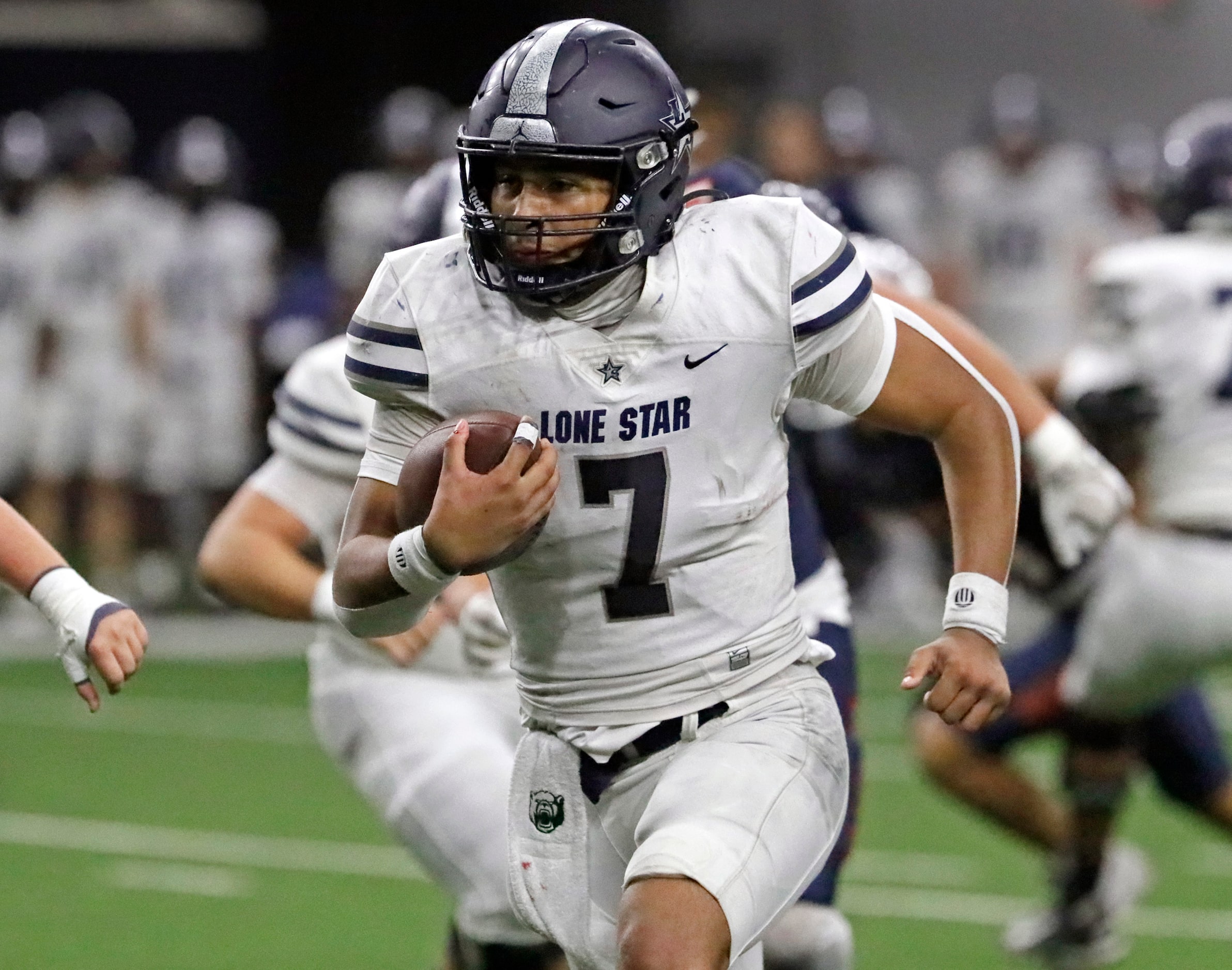 Lone Star High School quarterback Karece Hoyt (7) runs for his second touchdown during the...