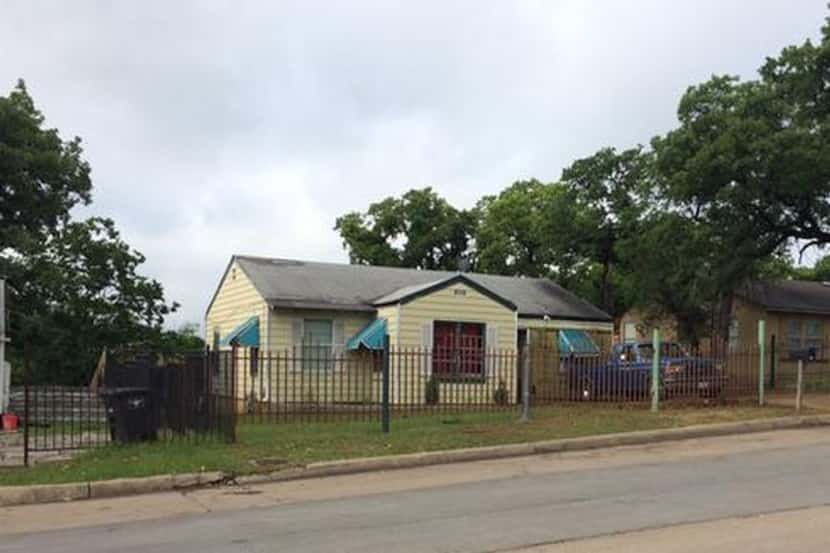  Fort Worth fire investigators were at a home to determine how a man died of burn wounds...