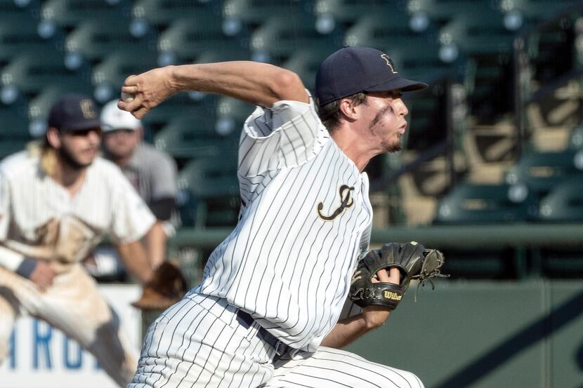 Keller Eric Hammond, (27), pitches against Houston Strake Jesuit during the sixth inning of...