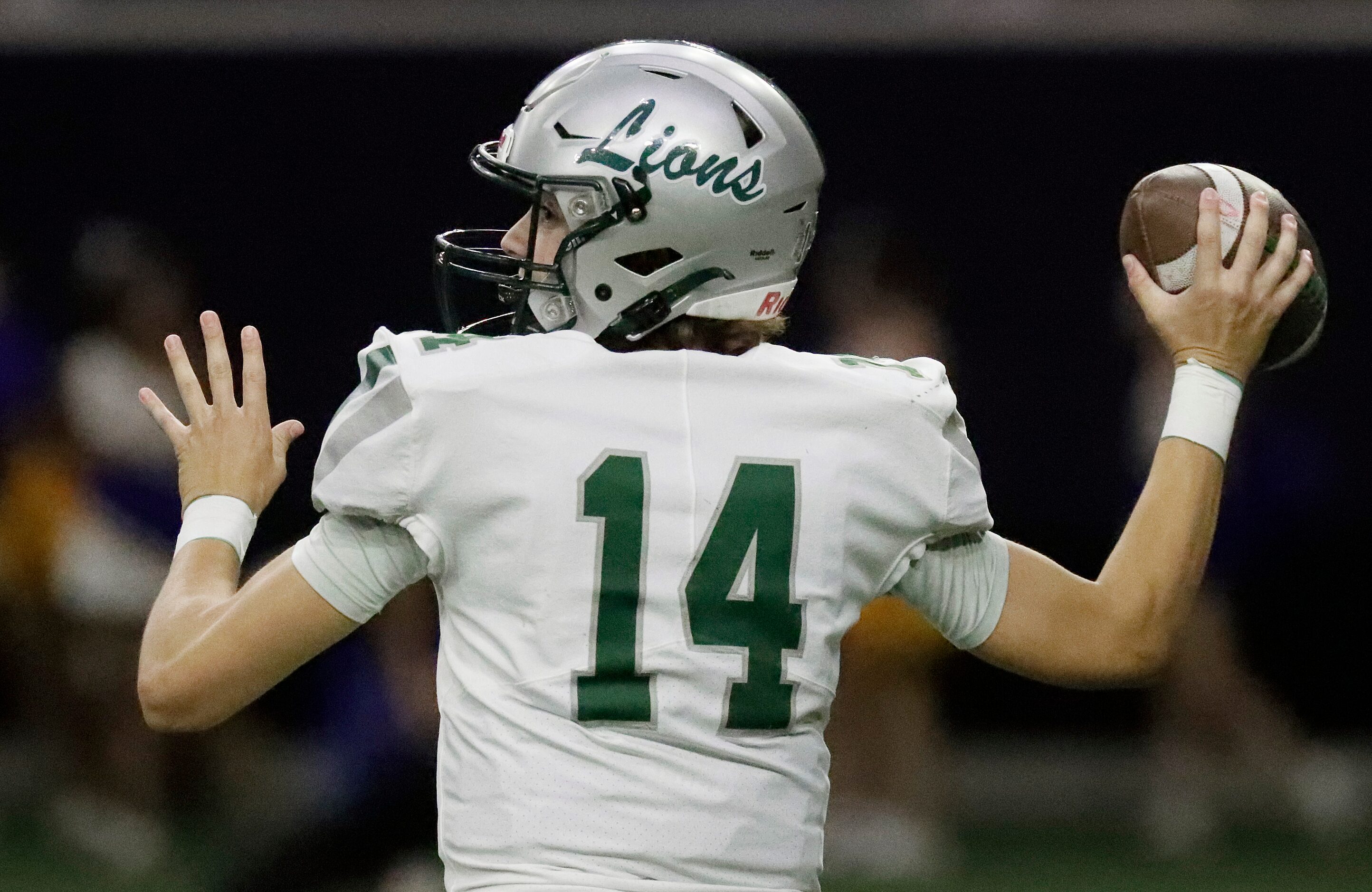 Reedy High School quarterback Braden Hernandez (14) throw a pass during the first half as...