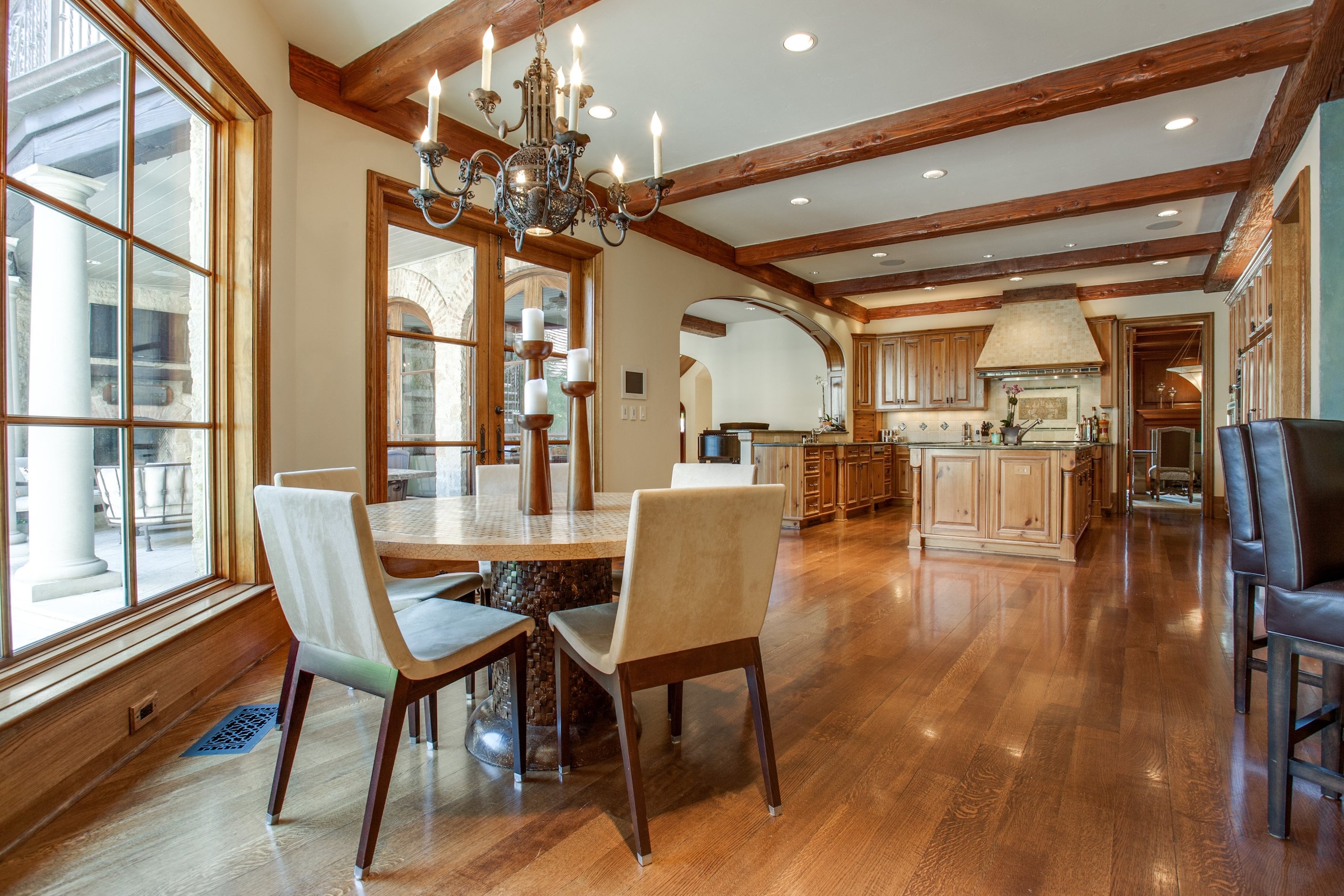 A view of a breakfast/dining area.