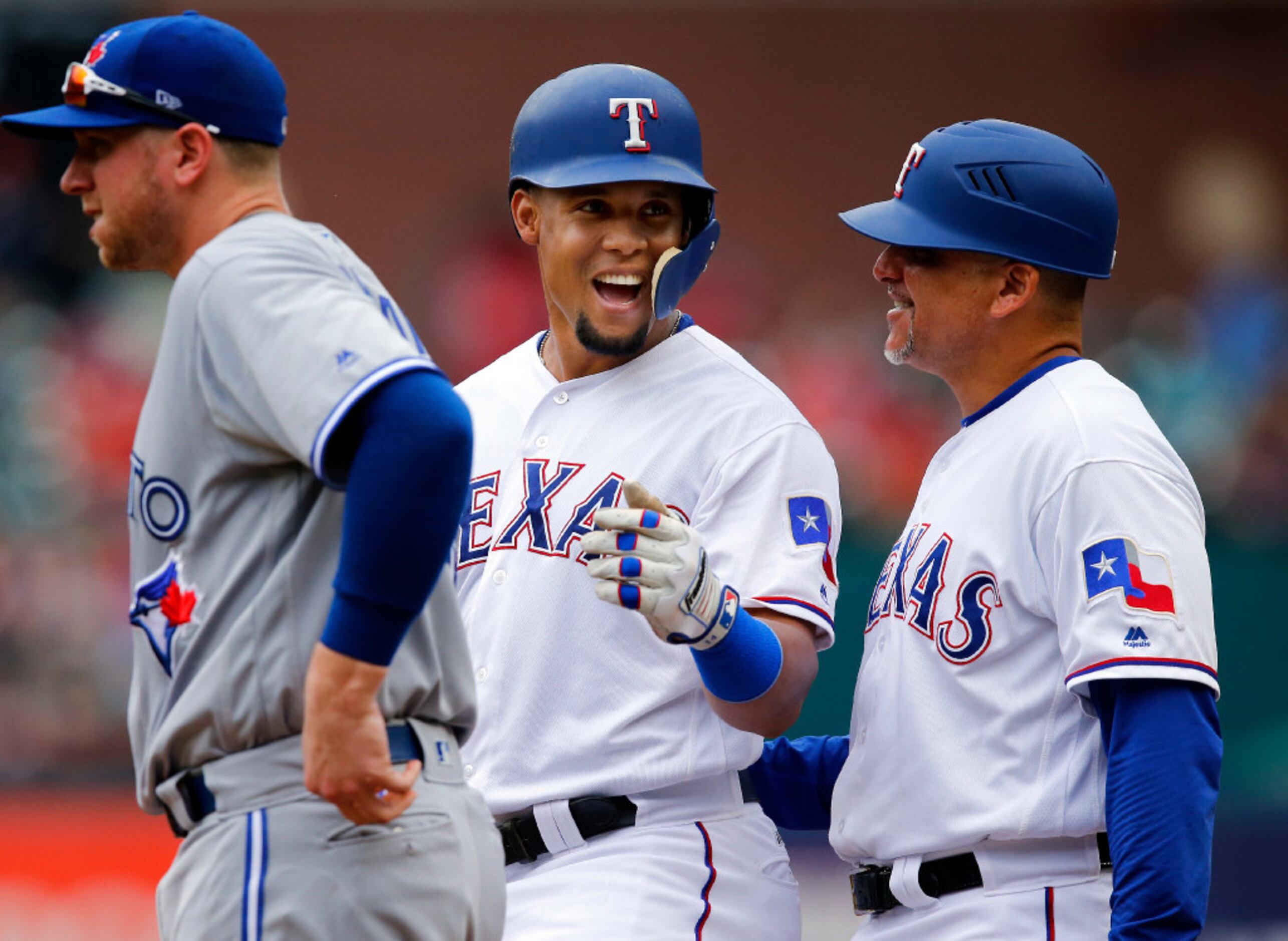 Rangers sign former All-Star Carlos Gomez