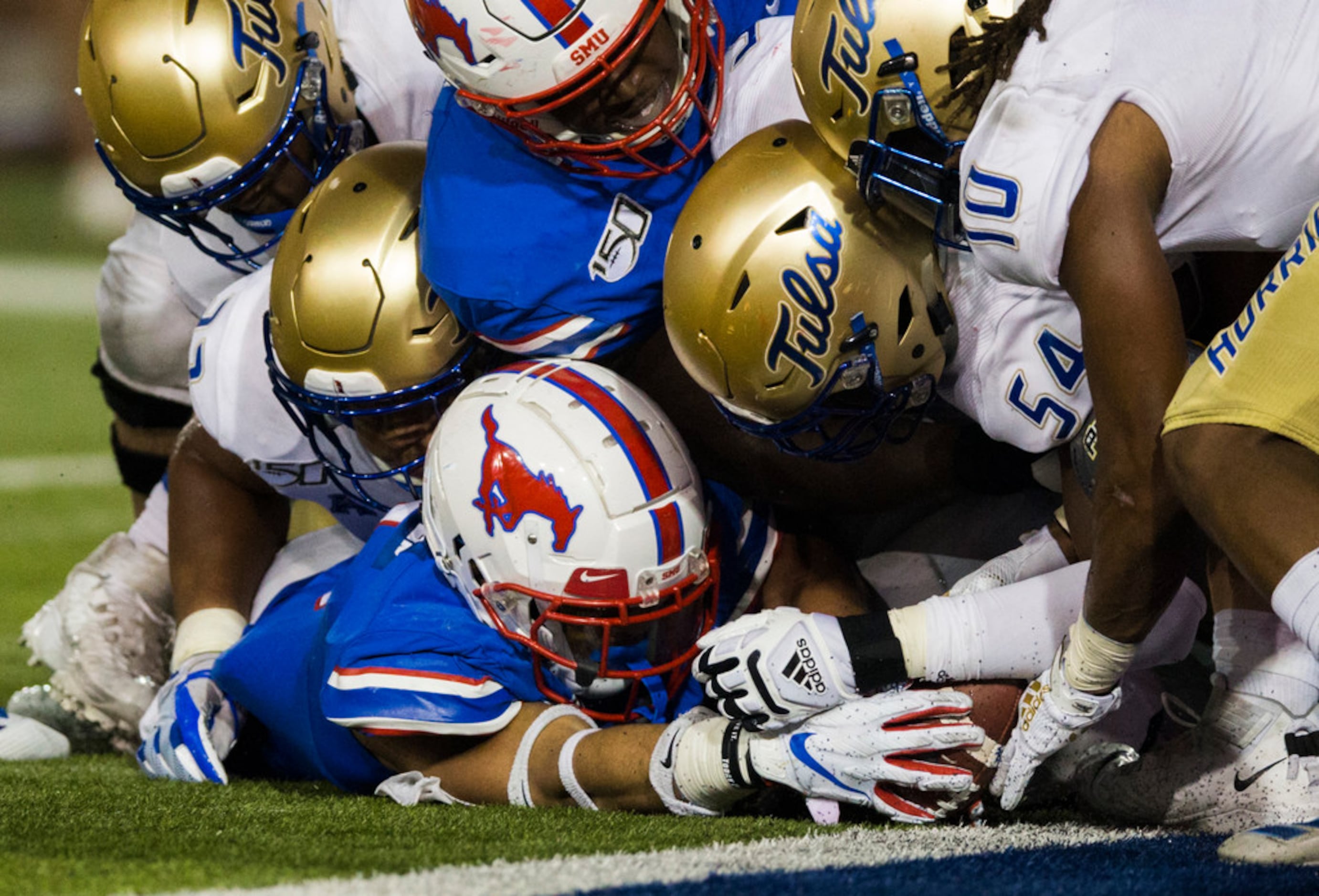 SMU Mustangs running back Xavier Jones (5) reaches for a the goal line, but is stopped short...