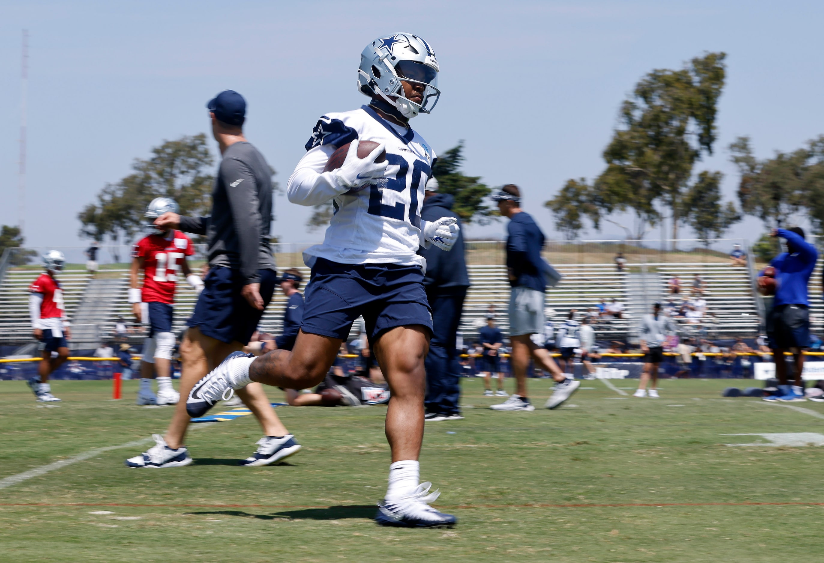 Dallas Cowboys running back Tony Pollard (20) carries the ball during a Dallas Cowboys...