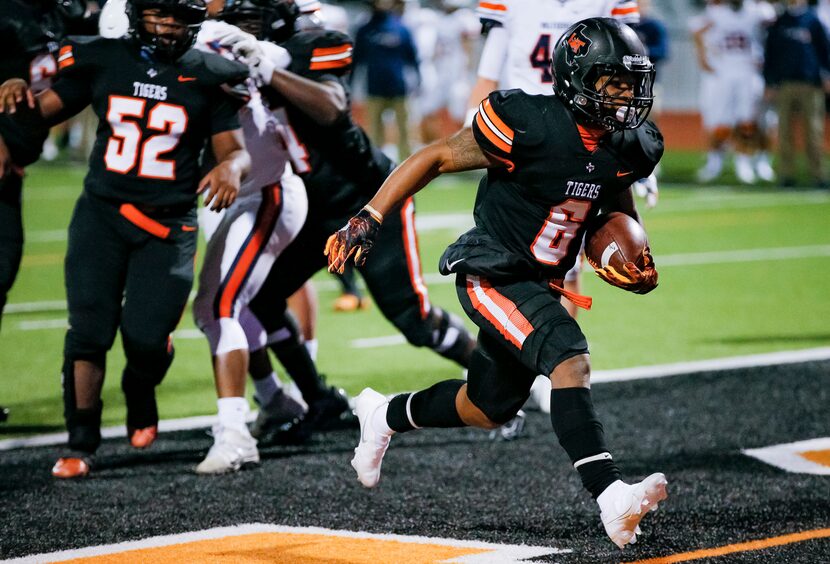 Lancaster senior running back DQ James (6) scores touchdown during the first half of a class...