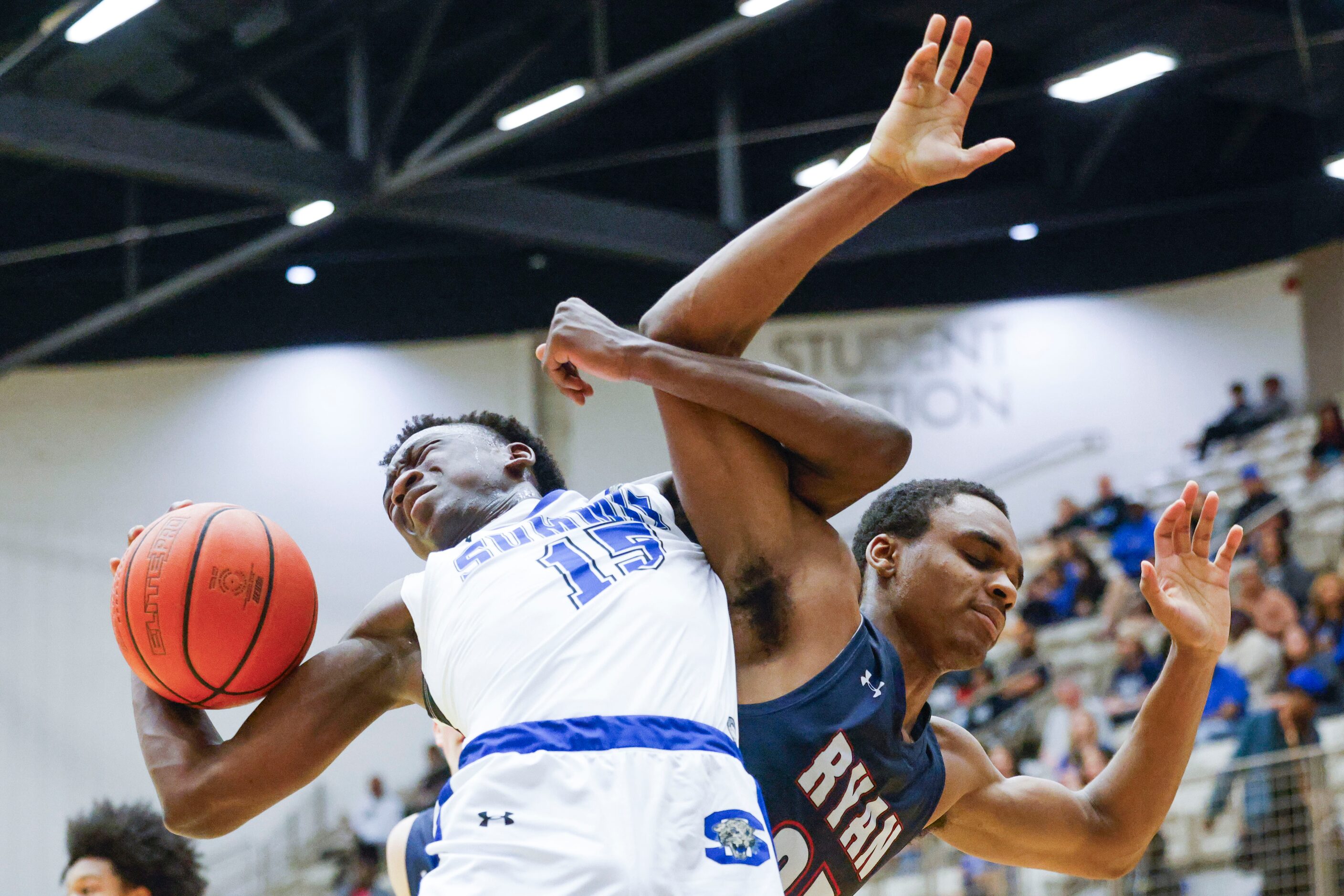 Mansfield Summit’s Ian Sedah (left) fouls against Denton Ryan’s Scottie Johnson during the...