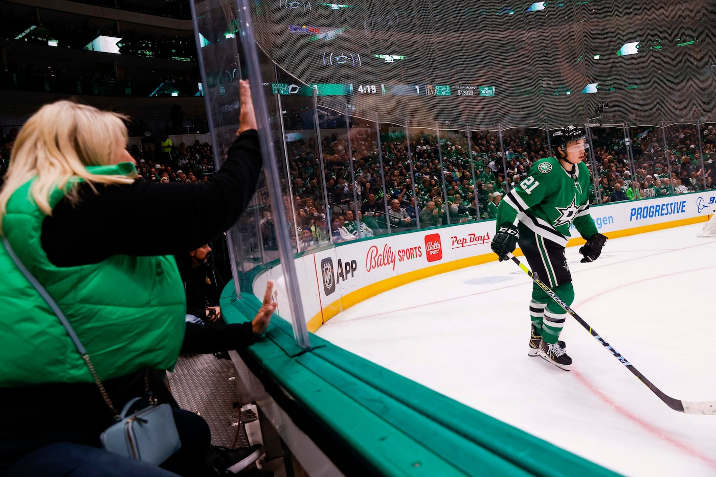 A fan bangs on the pexi-glass following Dallas Stars left wing Jason Robertson’s (21) goal...