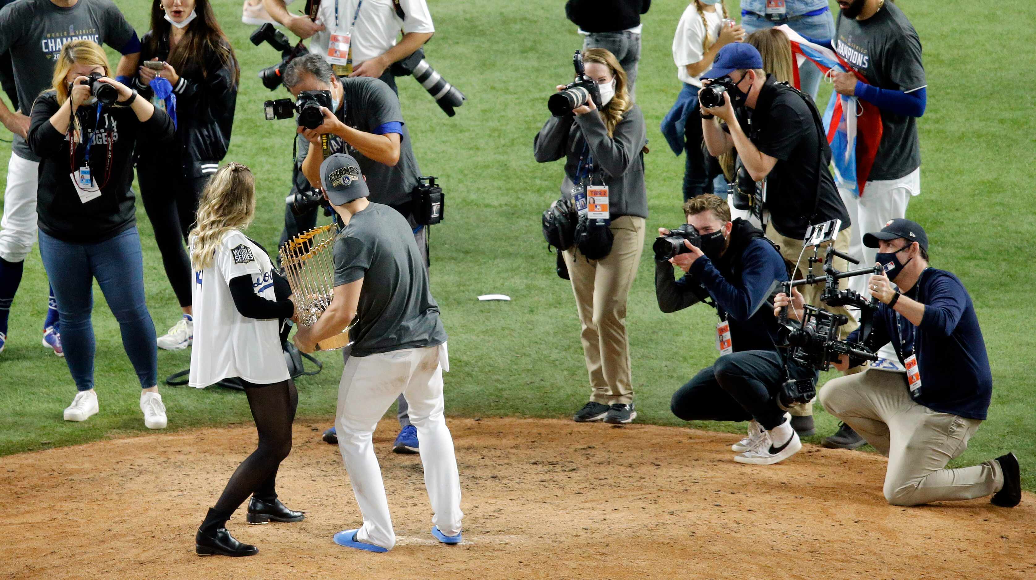 Los Angeles Dodgers second baseman Enrique Hernandez (14) poses for photographers with the...