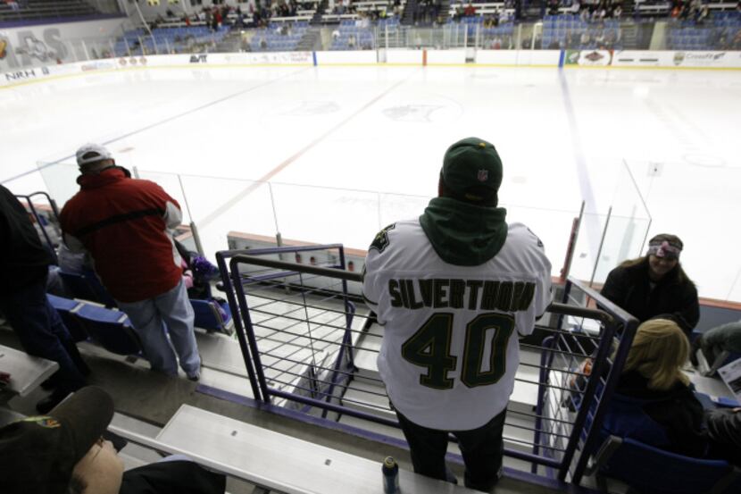 Ryan Jordan of North Richland Hills, waits for the start of the Fort Worth Brahmas and Allen...