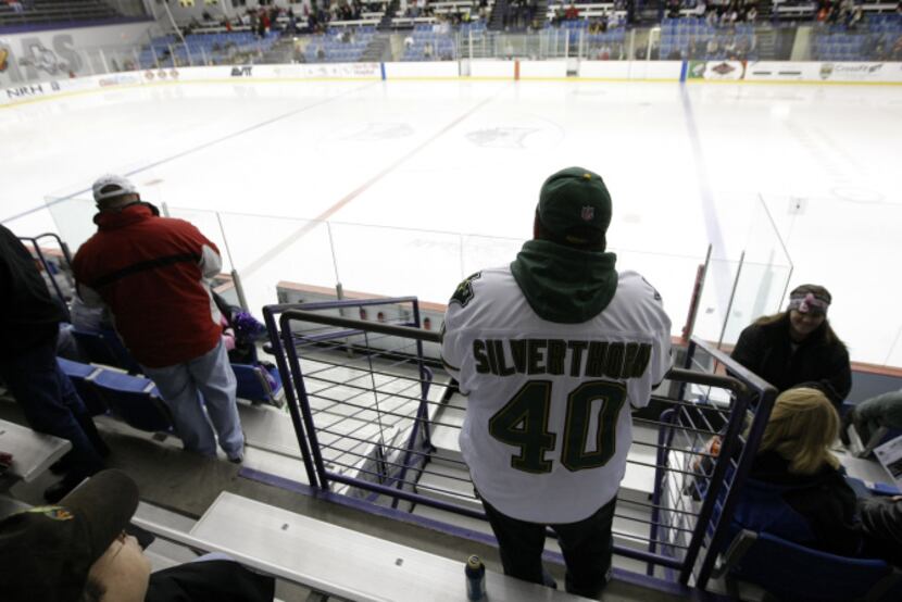 Ryan Jordan of North Richland Hills, waits for the start of the Fort Worth Brahmas and Allen...