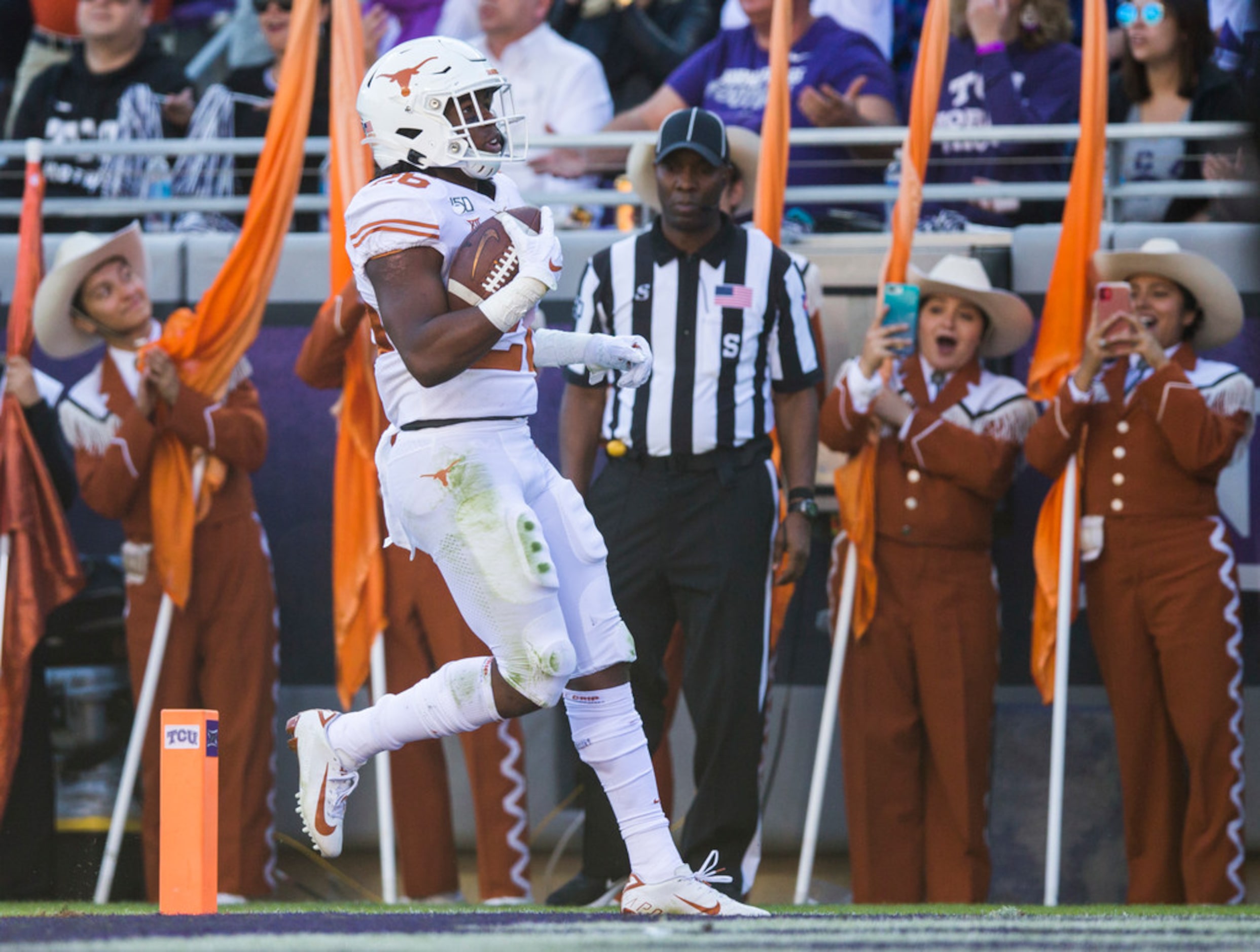 Texas Longhorns running back Keaontay Ingram (26) runs to the end zone for a touchdown...