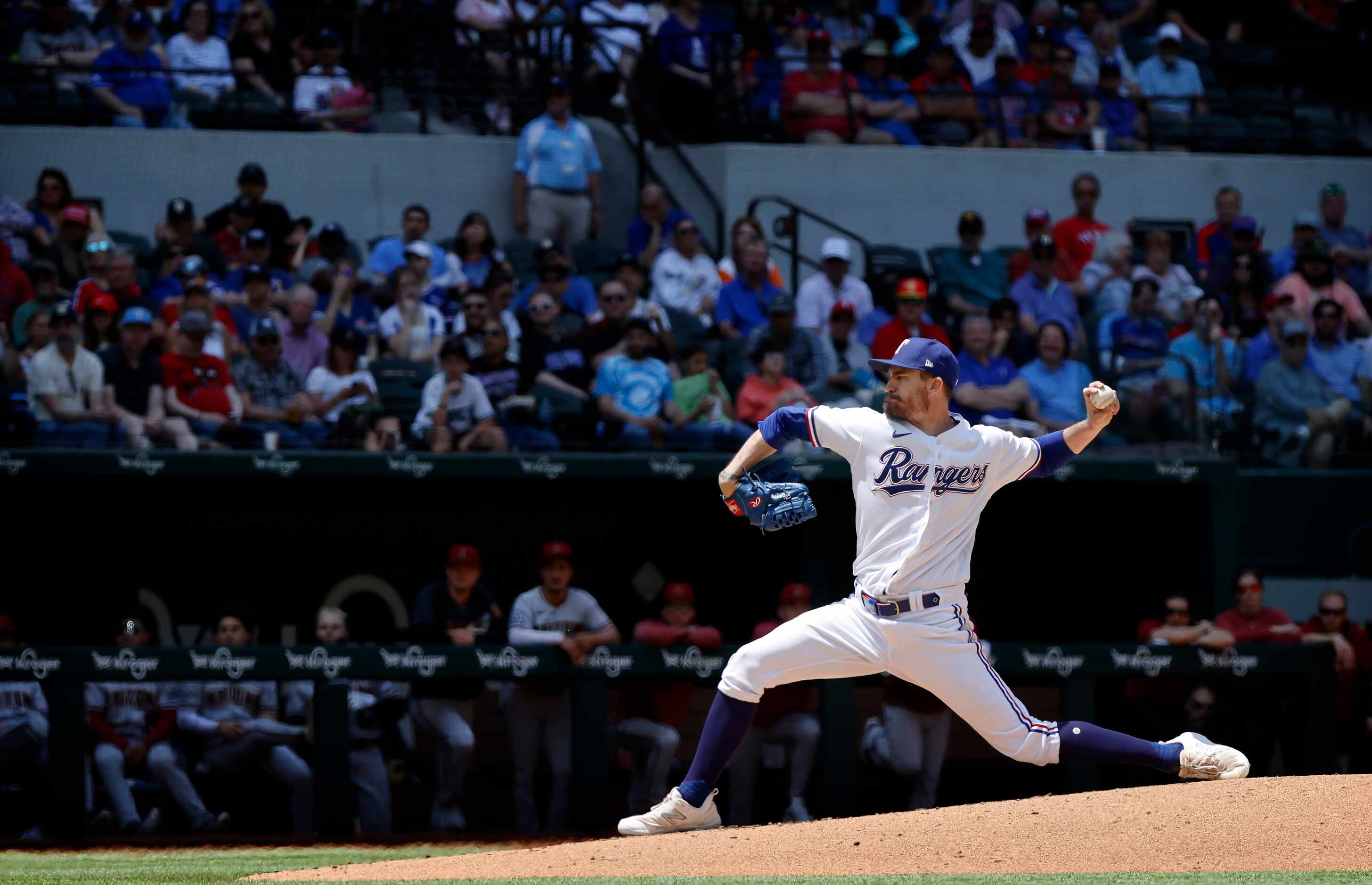 Texas Rangers starting pitcher Andrew Heaney (44) throws during the third inning against the...