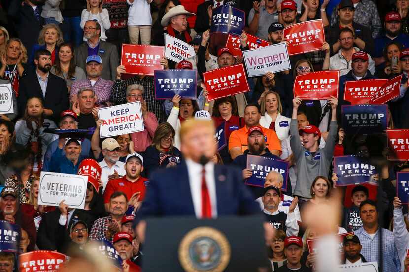 El presidente Donald Trump en un evento de campaña en Bossier City, Lousiana el 14 de...