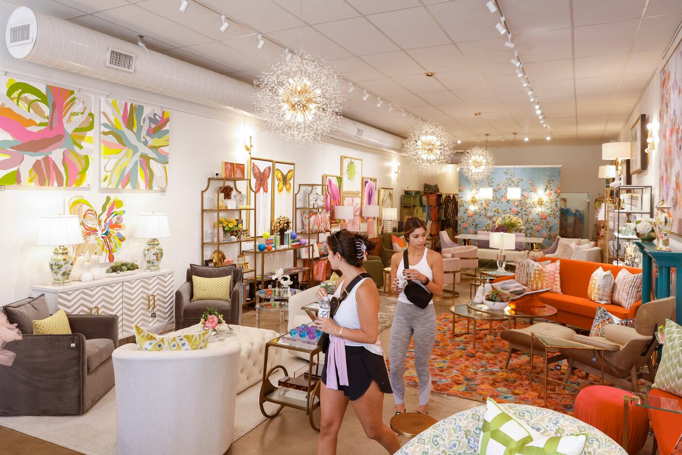 Bella & Brawn opens new disco glam boutique in former Laughing Willow  storefront - Oak Cliff