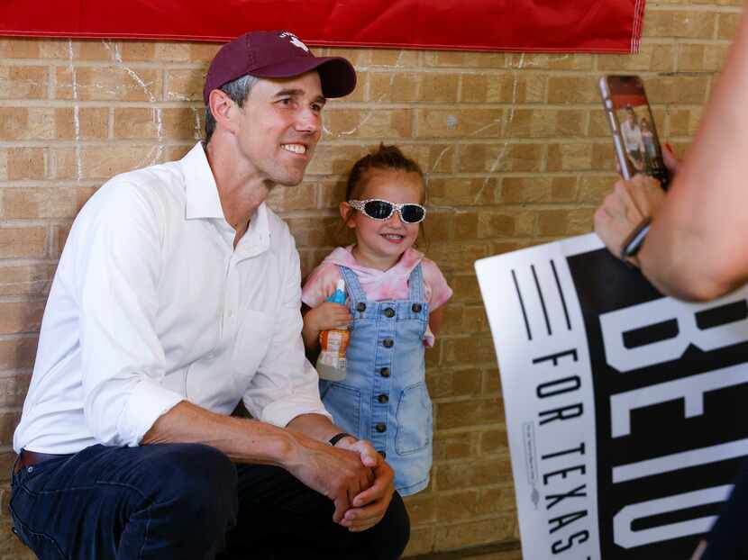 Democratic gubernatorial candidate Beto O'Rourke poses for a photo with Lana Gonzales, 3,...