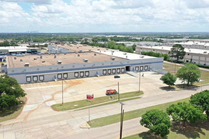 Tristar Glass, an Oklahoma-based glass fabricator, has leased all of a Grand Prairie...