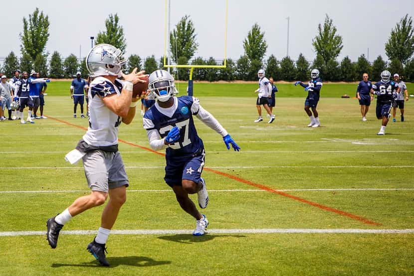 Cowboys wide receiver Cole Beasley (11) catches a touchdown  pass over cornerback Jourdan...