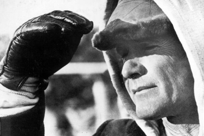 Dallas Cowboys coach Tom Landry shades his eyes against glare in waning minutes of...