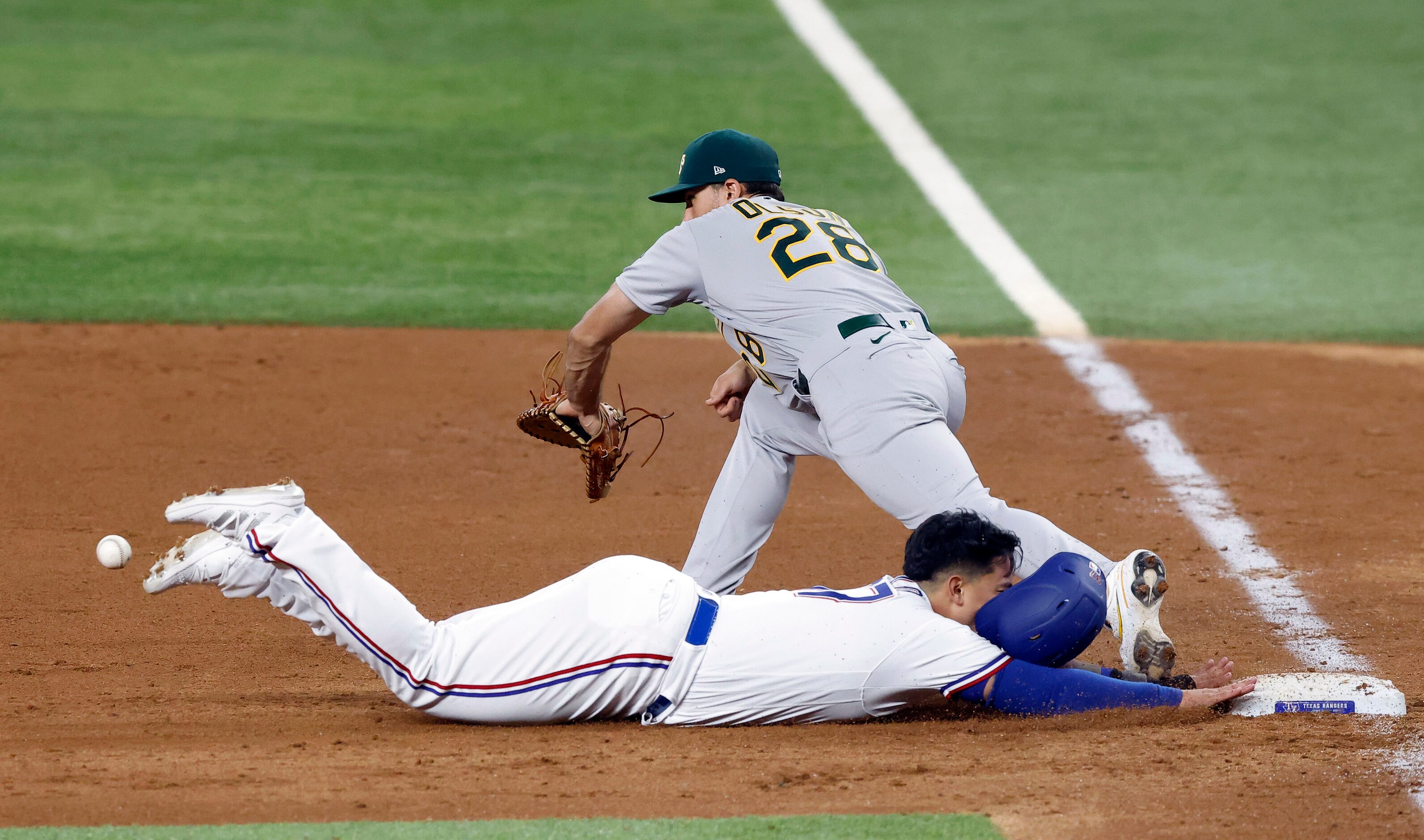 Texas Rangers Yohel Pozo (37) races back to first on a fly out to left field as Oakland...