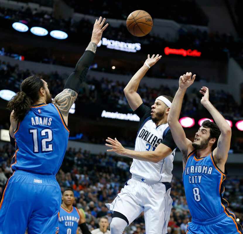 Dallas Mavericks guard Seth Curry (30) took a shot between Oklahoma City Thunder center...