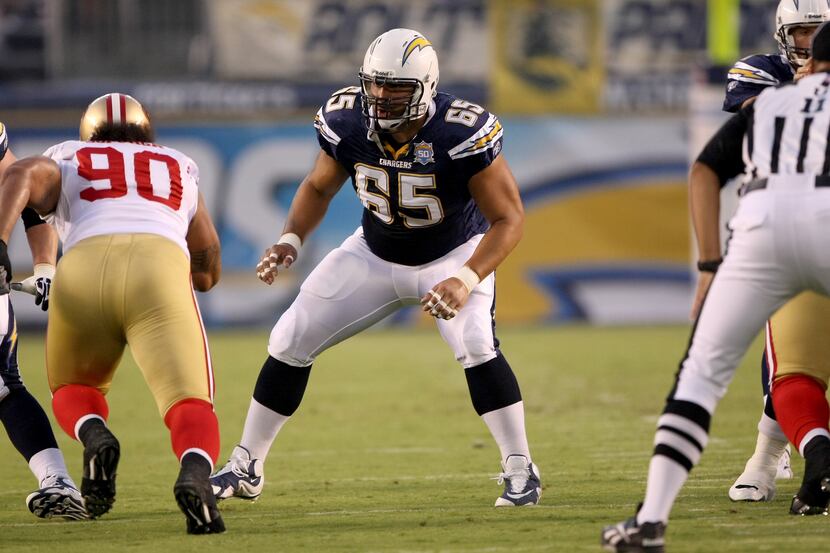 SAN DIEGO - SEPTEMBER 04:  Guard Louis Vasquez #65 of the San Diego Chargers blocks against...