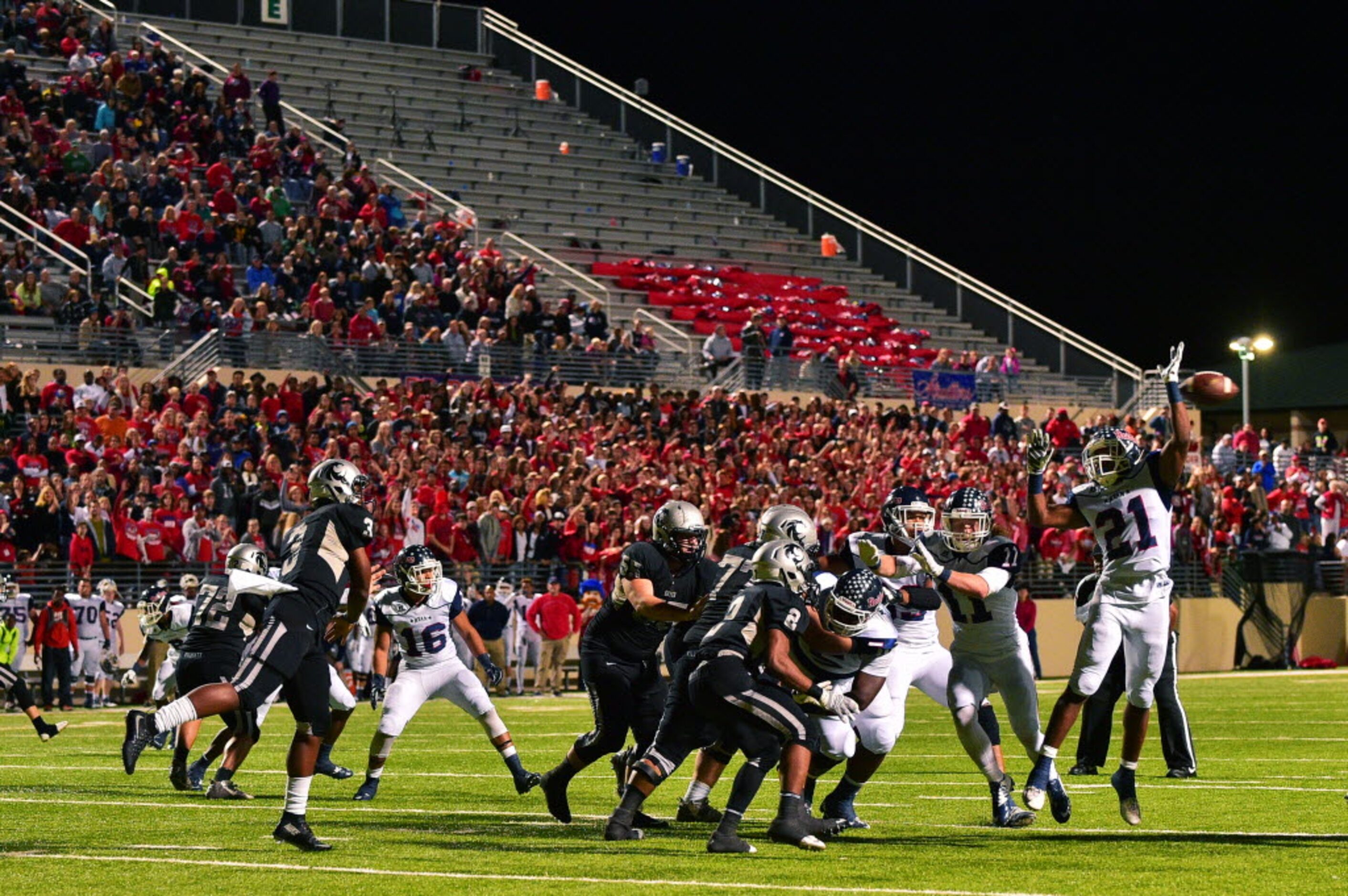 Ryan junior linebacker Tyreke Davis (21) tips a pass from Guyer junior quarterback Shawn...