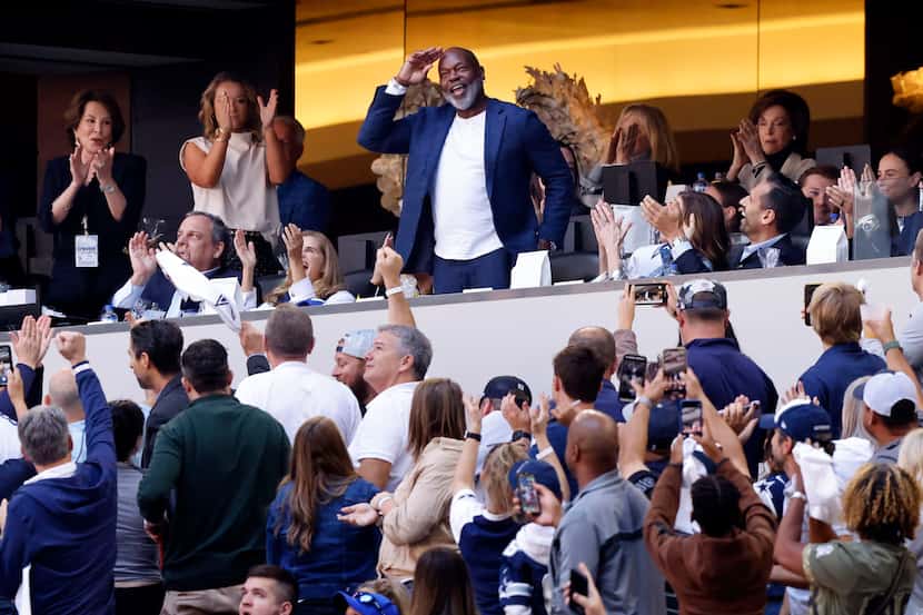 Former Dallas Cowboys running back Emmitt Smith waves to the crowd after being recognized on...