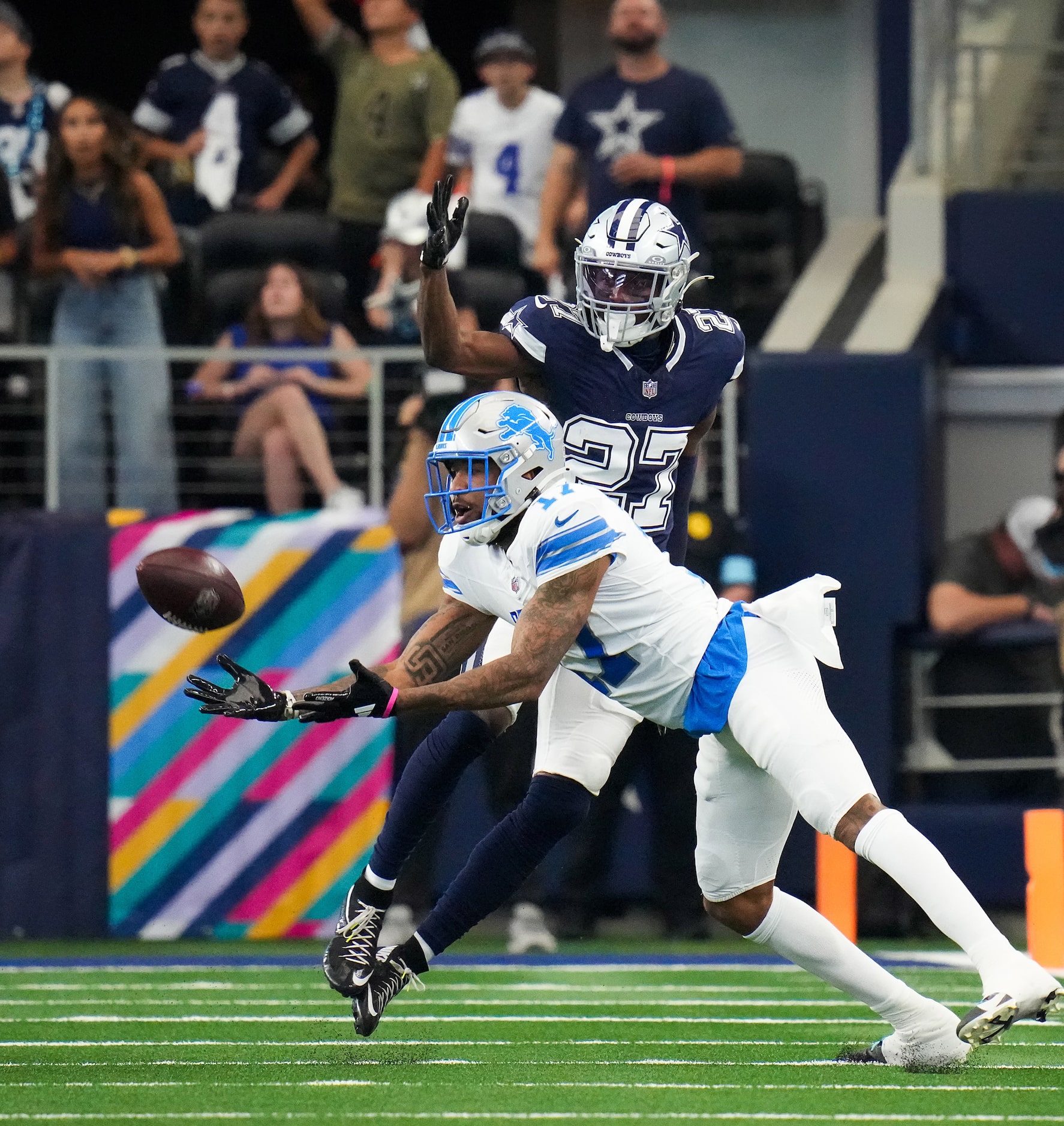 Detroit Lions wide receiver Tim Patrick (17) makes a catch as Dallas Cowboys cornerback...