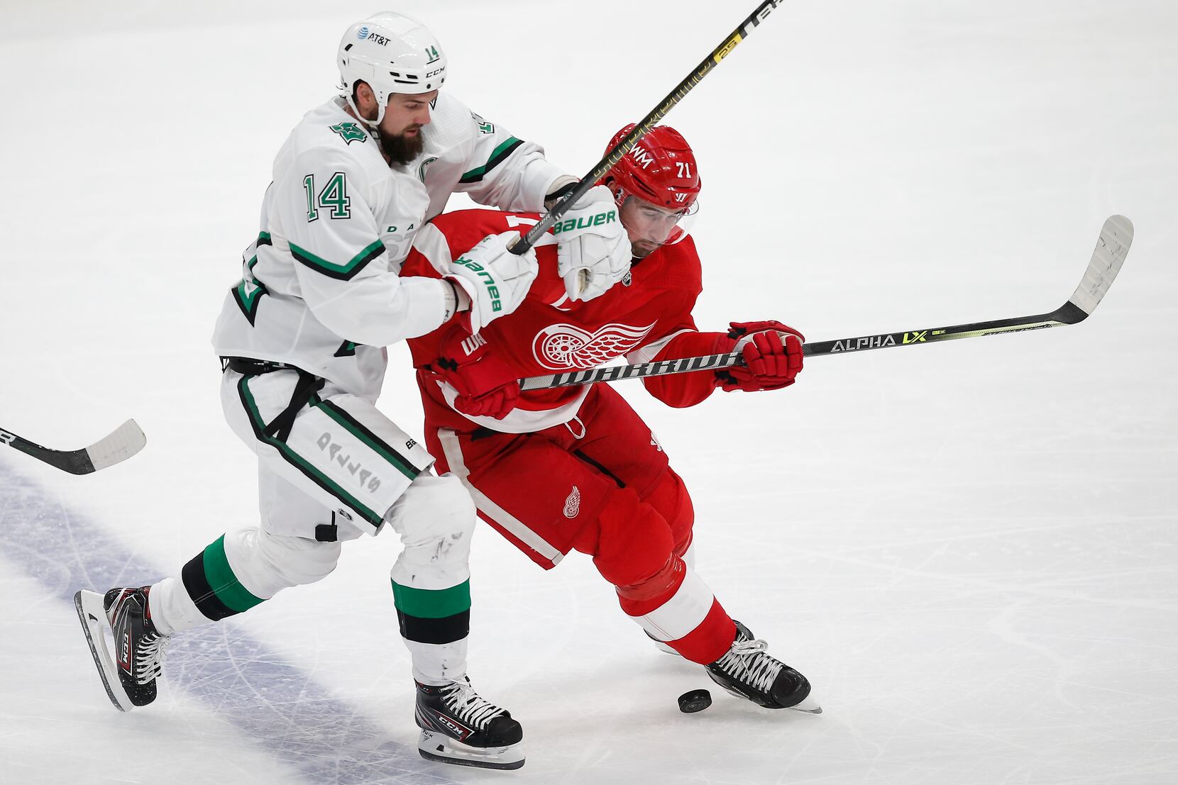 Red Wings' Larkin knocked unconscious after cross-check from behind 
