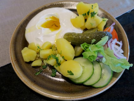 Cream cheese and linseed oil served with onion and pickles at the Seinerzeit brewery. 