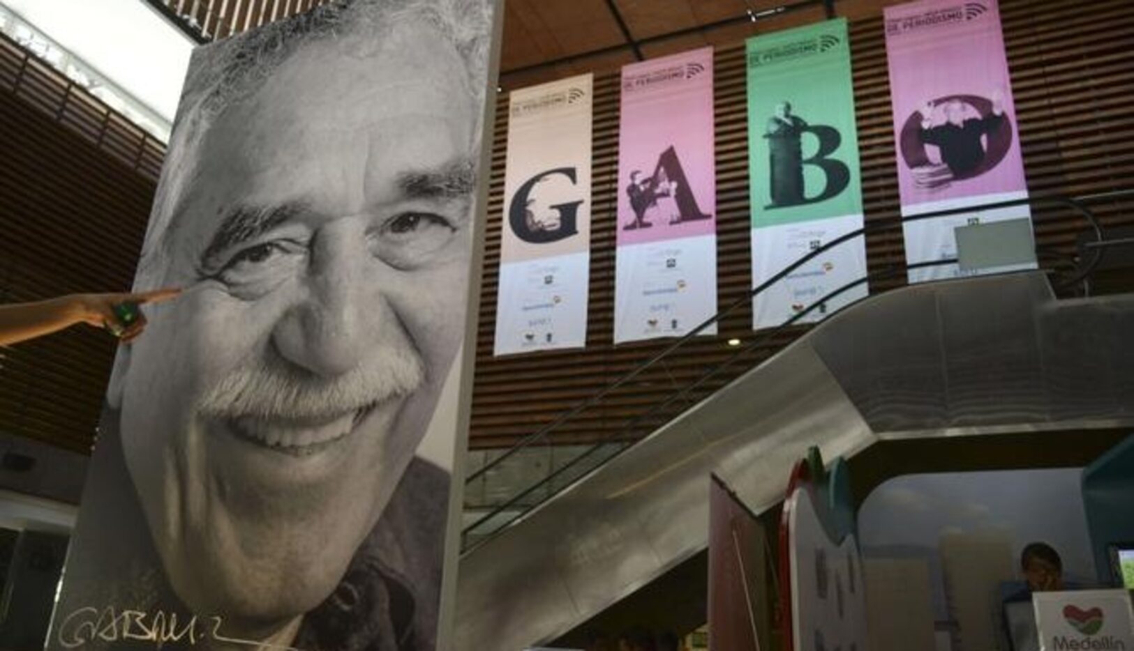 
				Un cartel con la imagen de Gabriel García Márquez en Medellín, Colombia. El archivo del...