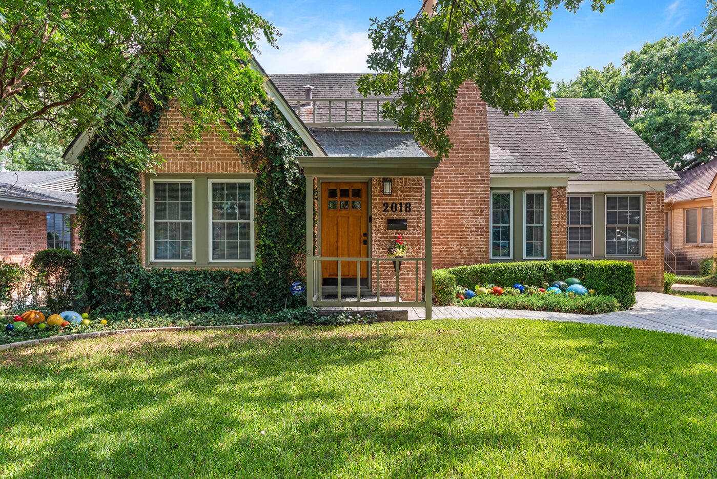 A look at 2018 Mayflower Drive in Dallas, one of the houses on the 2019 Heritage Oak Cliff...