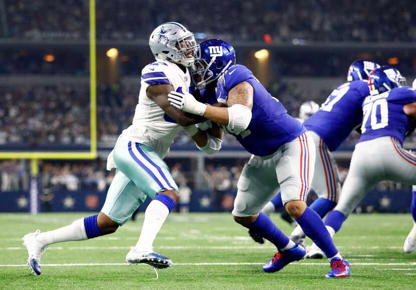 Dallas Cowboys rookie defensive end Taco Charlton (97) tries to get around New York Giants...