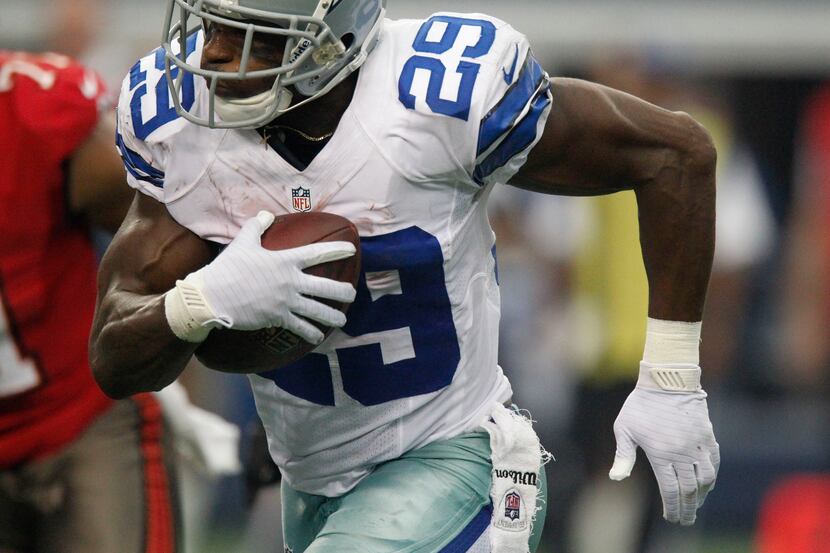 Dallas Cowboys running back DeMarco Murray (29) runs for a touchdown against the Tampa Bay...