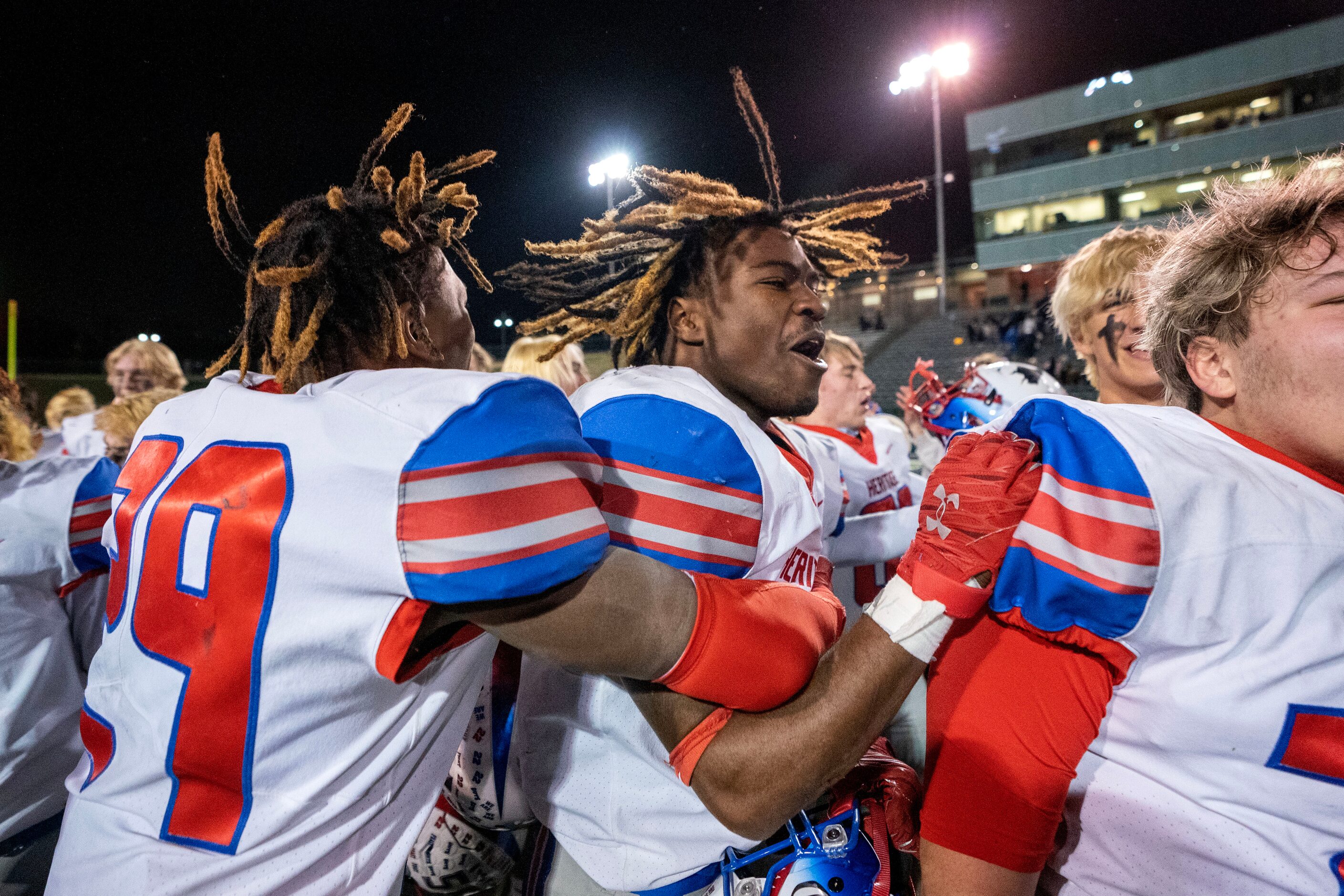 Midlothian Heritage junior running back Noah O’Neal (29) and senior running back Mason...