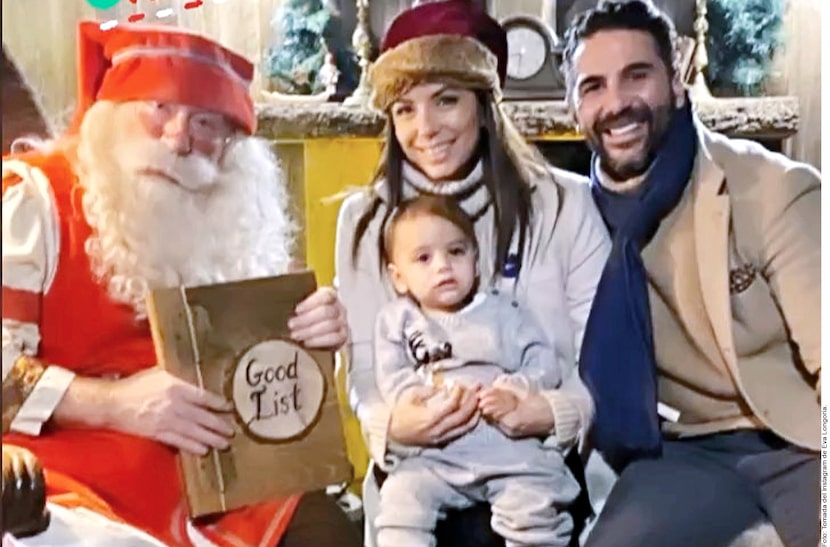 "Feliz Navidad", dijo Eva Longoria (centro).