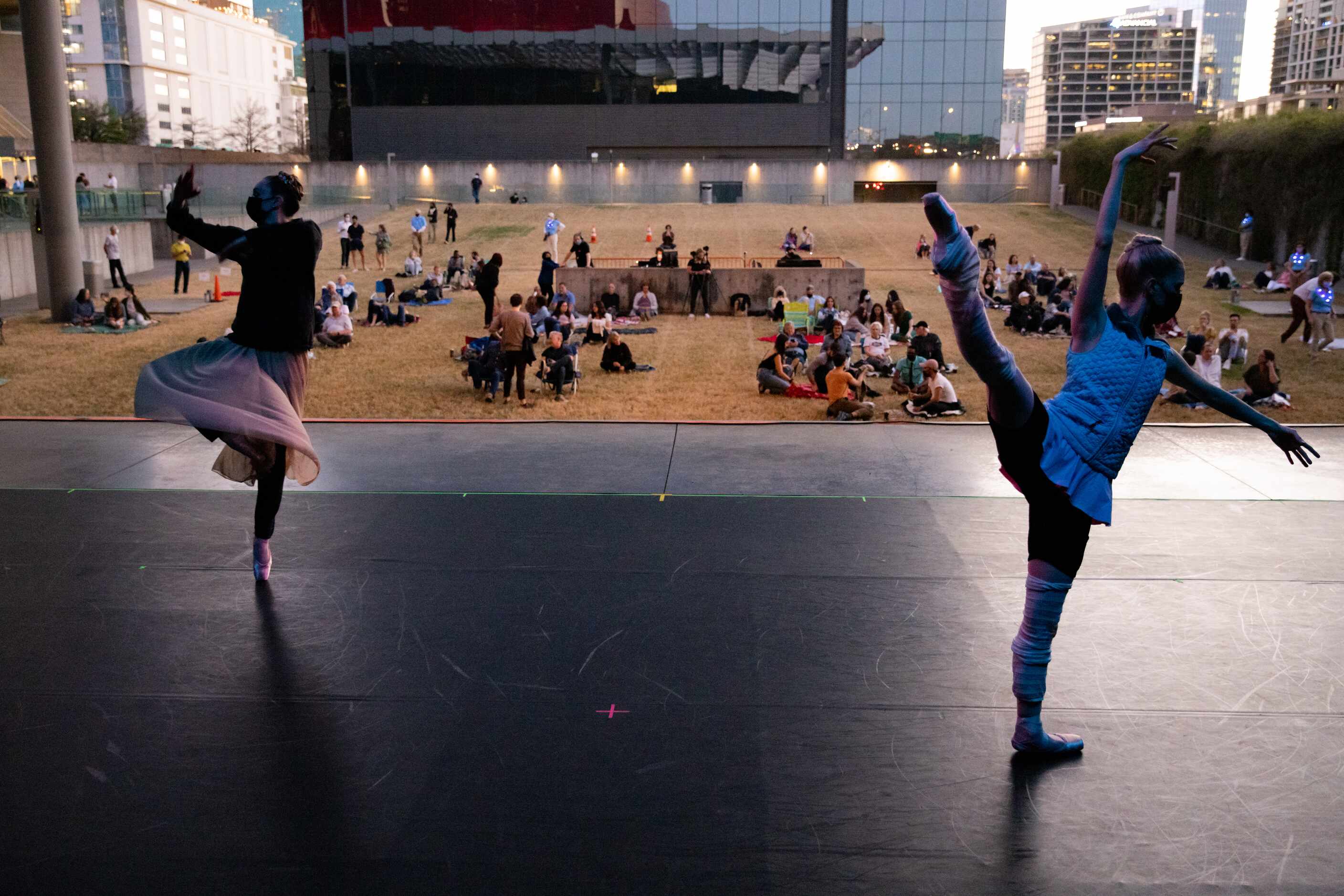 Art and the City: Streaming, outdoor venues and teamwork allowed Dallas  arts groups to draft a Silver Linings Playbook