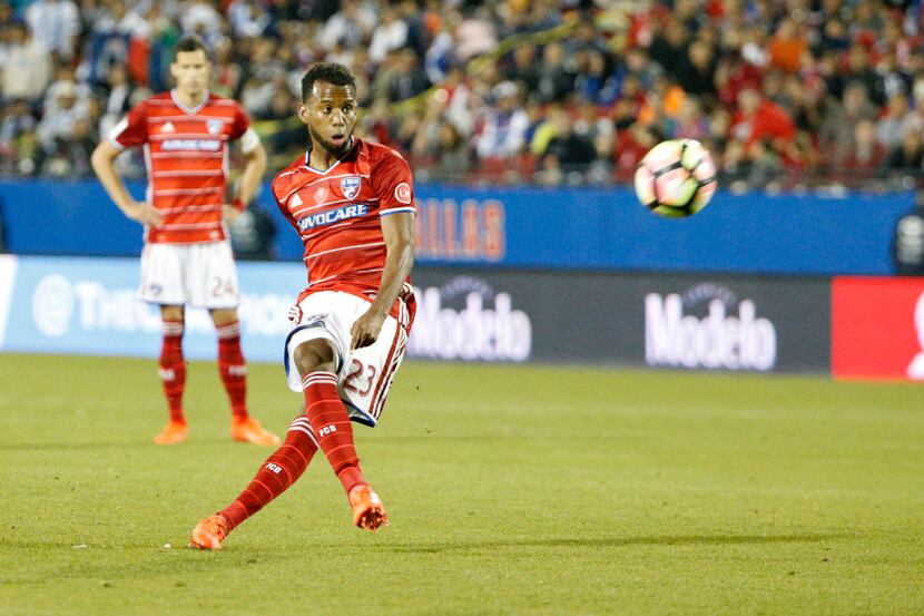 FC Dallas midfielder Kellyn Acosta (23) scores on a free kick against Pachuca during the...