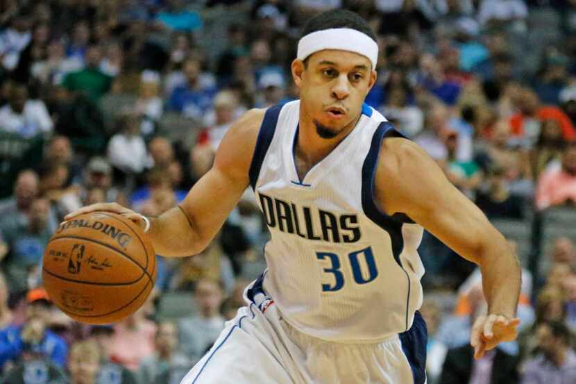 Dallas Mavericks guard Seth Curry (30) drives the lane during the Houston Rockets vs. the...