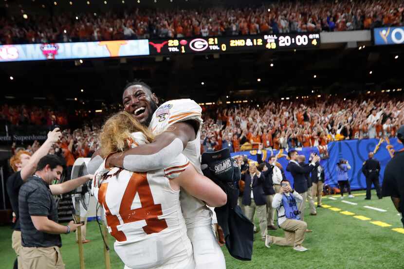 Texas defensive back Kris Boyd (2) hugs defensive lineman Breckyn Hager (44) after Texas...