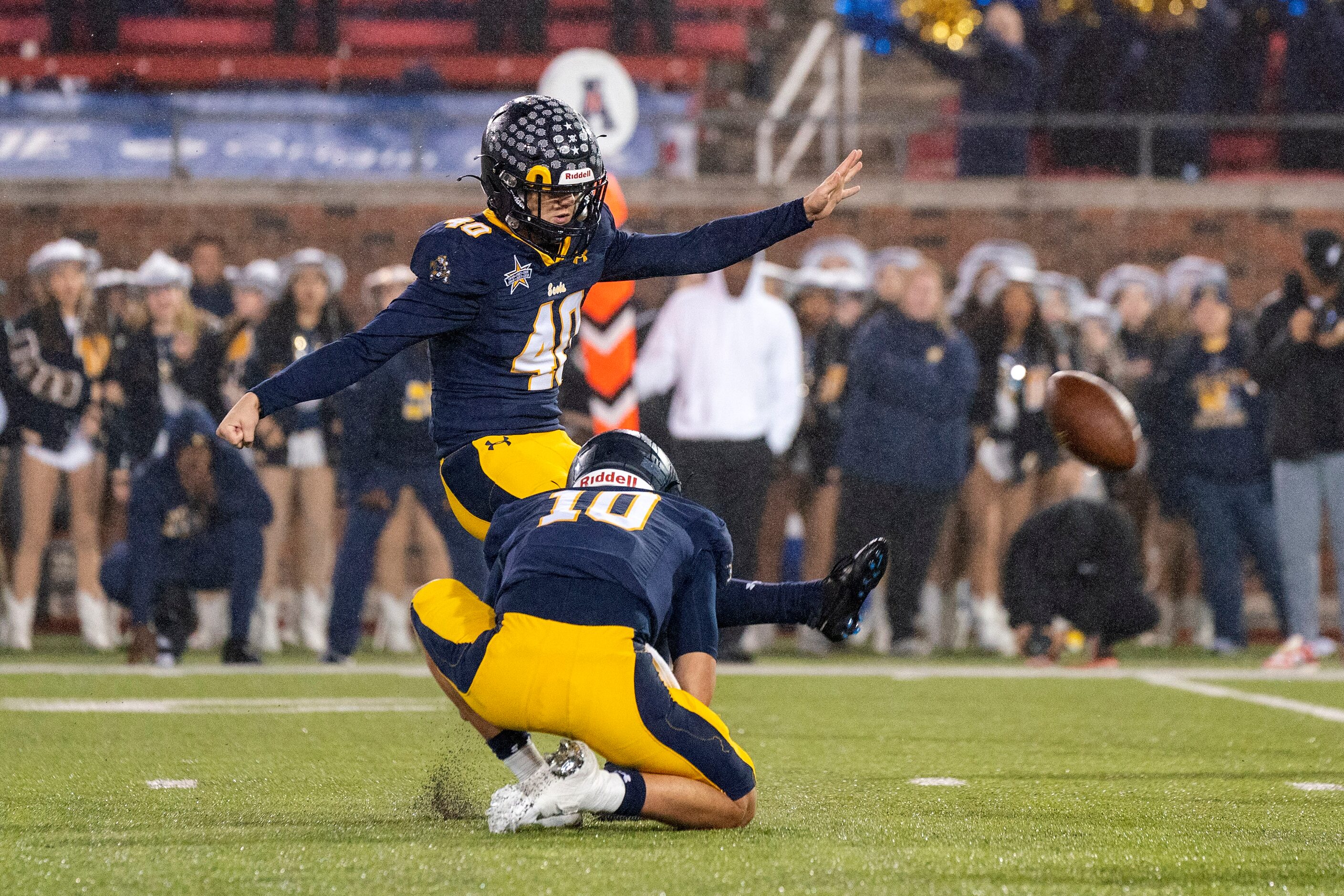 Highland Park senior kicker Nicholas Rigas (40) kickes a last-second, game-winning field...