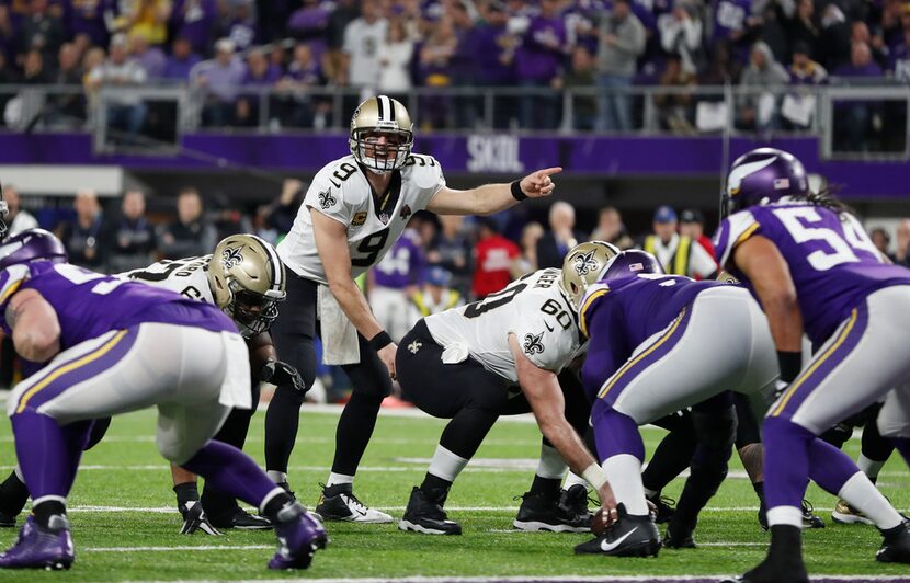 New Orleans Saints quarterback Drew Brees (9) signals during the second half of an NFL...