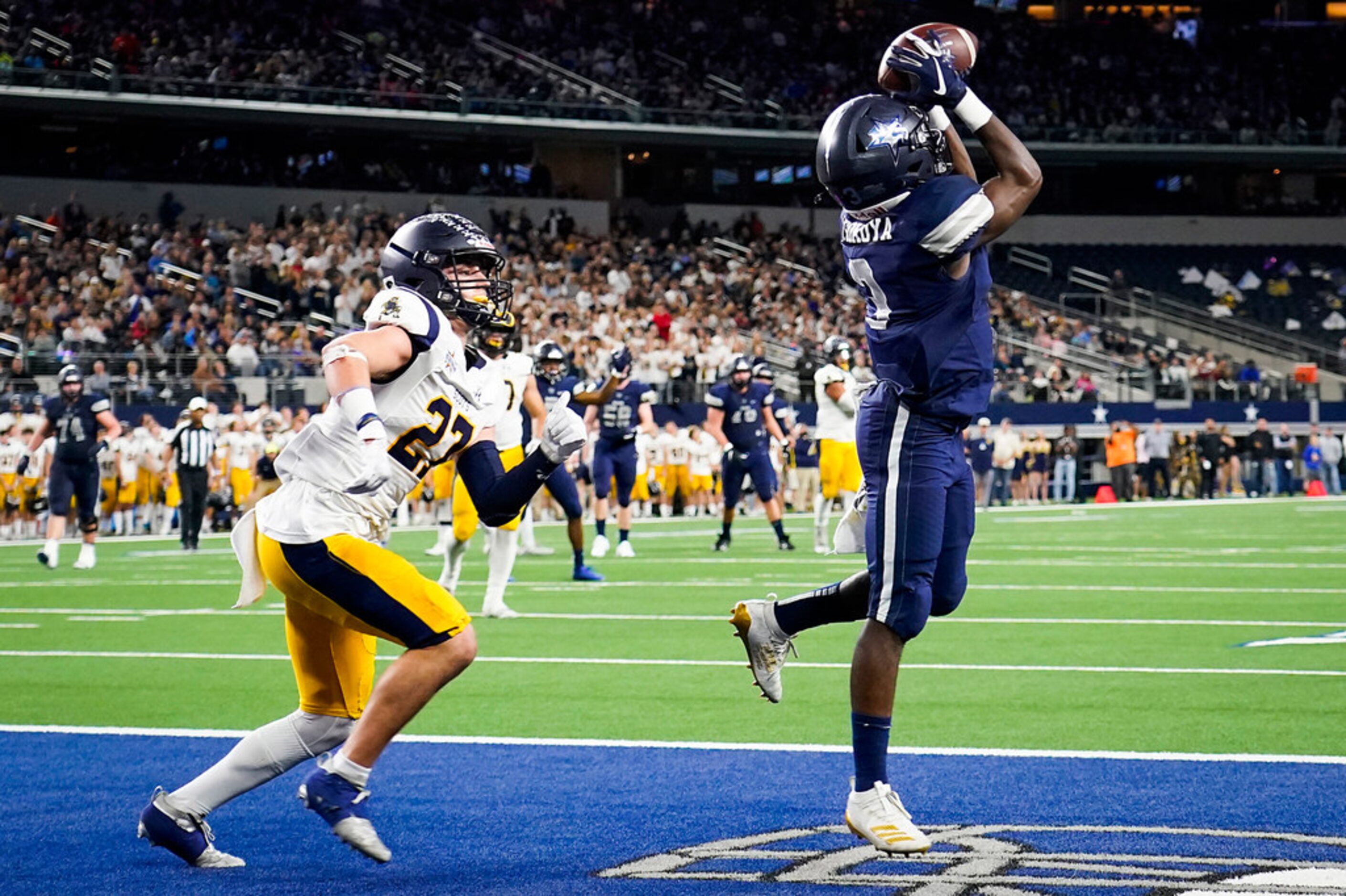 Frisco Lone Star wide receiver Tolu Sokoya catches a 17-yard touchdown pass as Highland Park...