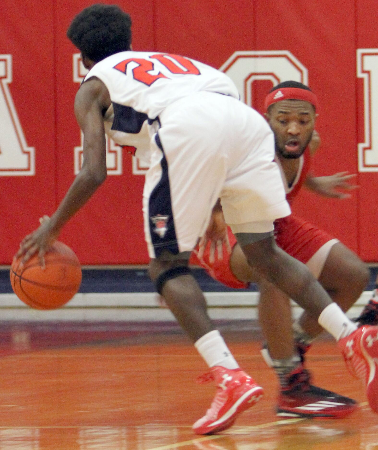 Woodrow Wilson point guard Dennis Shouse (10) attempts a steal as Frisco Centennial guard...