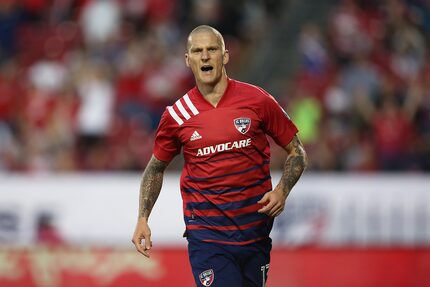 Zdenek Ondrasek celebra el gol que anotó al Union de Filadelfia.