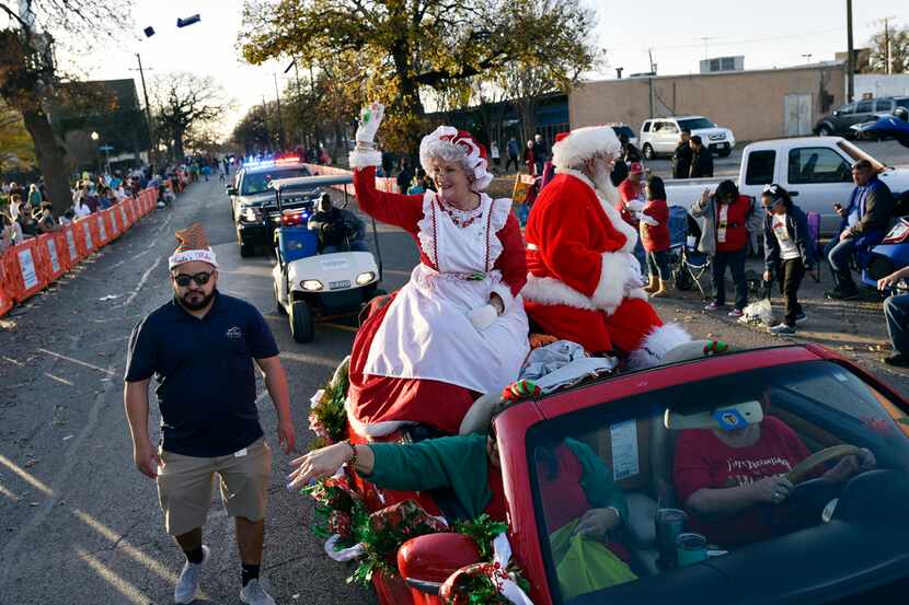 The Irving holiday parade through the Heritage District 