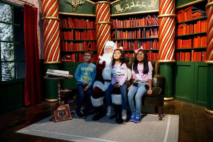 (l-r) Abdiel Mora (8), Santa, Aaliyah Mora (5), and Dayanara Mora (10), take a picture in...