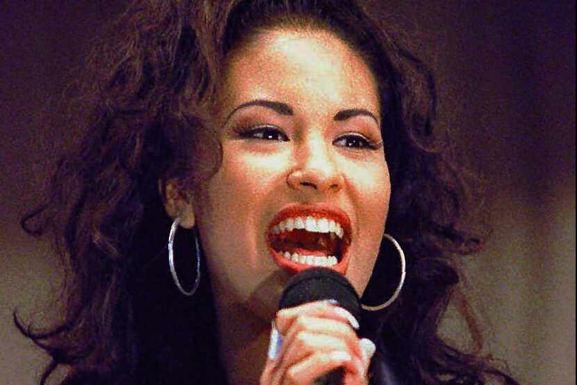 Selena performing in 1994