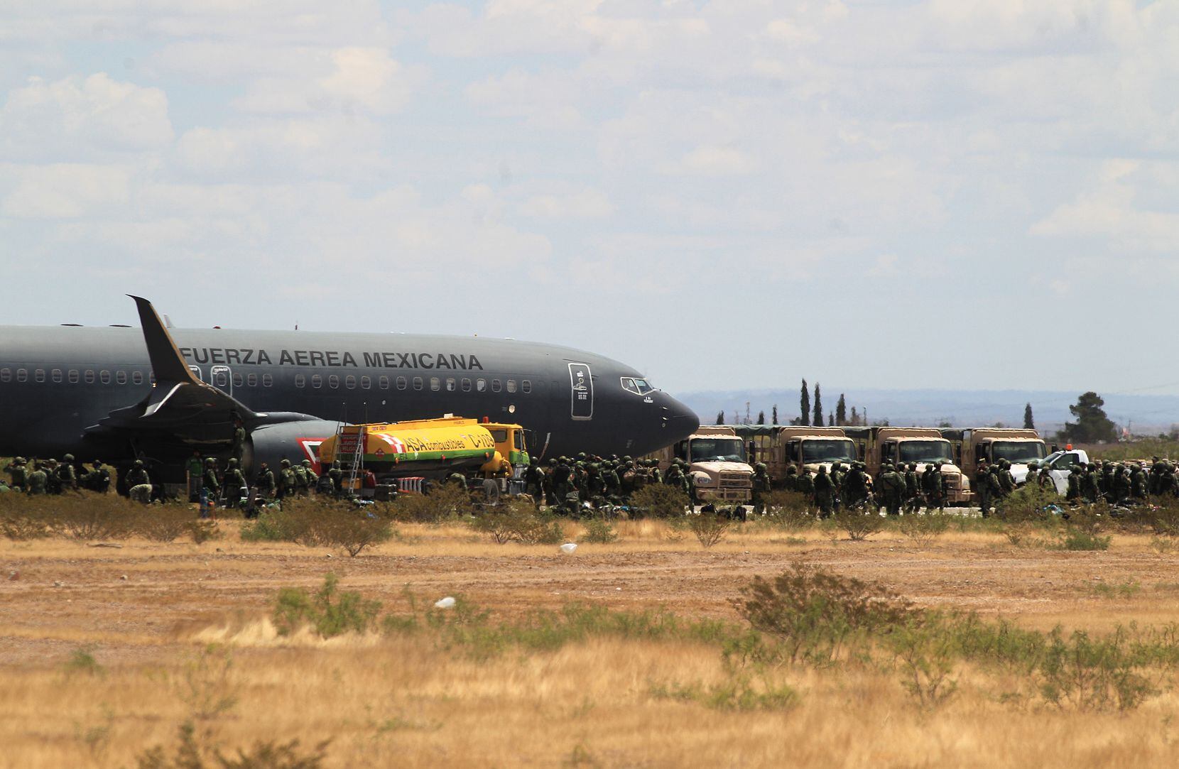 A military plane carrying soldiers from the Mexican Army arrived in Ciudad Juárez on Aug....