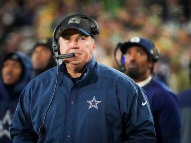Dallas Cowboys head coach Mike McCarthy looks at the scoreboard during the first half of an...